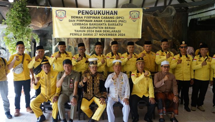 Pengukuhan DPC dan DPAC Banuanta Barsatu, Asisten 1 : Mari Jalin Sinergitas Antara Ormas Dengan Pemerintah