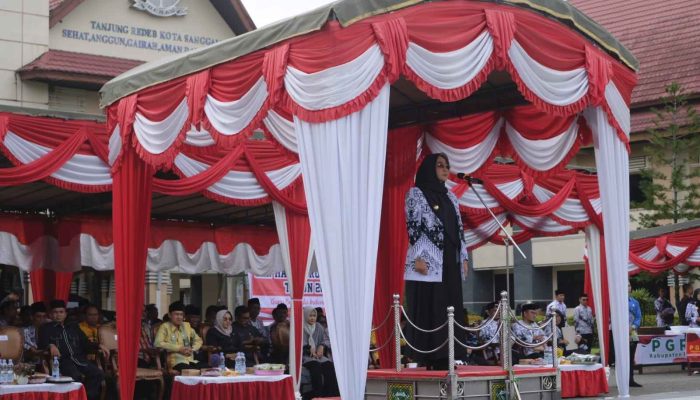 Pimpin Upacara HUT PGRI ke-79 dan HGN 2024, Bupati Berau Ajak Guru Ciptakan SDM Berkualitas