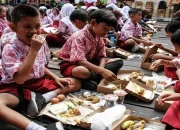 Makan Bergizi Gratis Dimulai 6 Januari, Prabowo Minta Bahan Baku Disuplai dari Desa, Bukan Impor