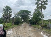 Warga Keluhkan Kerusakan Jalan Menuju Kampung Gurimbang