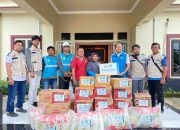 PLN Salurkan Bantuan ke Kampung Tumbit Melayu Bagi Masyarakat Terdampak Banjir