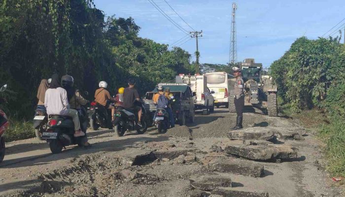 Anggota DPRD Berau, Arman Nofriansyah Menyoroti Jalan Amblas Penghubung Maluang-Samburakat