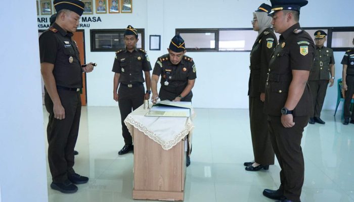 Kejari Berau Langsungkan Sertijab dan Lantik Dua Jabatan Fungsional